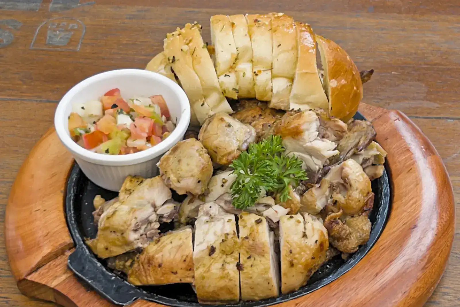Galeto aperitivo em tiras com vinagrete